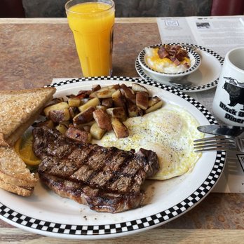 Black Bear Diner Gilbert - Best New York Steak I've had in Pheonix area get it with a Mimosa - American Near Me - Gilbert, Arizona