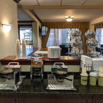 Meadowlands River Inn - Waffle makers - Hotels Near Me - Secaucus, New Jersey