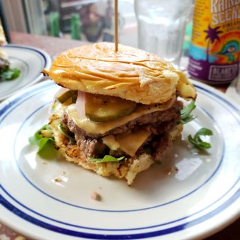 Duke's Grocery - Proper Burger aka Best Burger Ever - Pubs Near Me - Washington, DC, District of Columbia