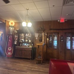 Wallace Barbecue - Inside