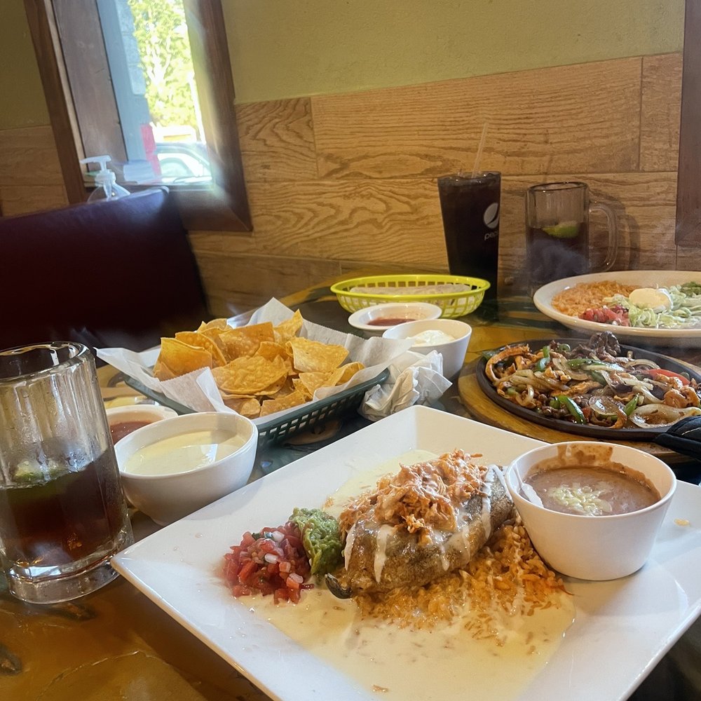 cheese dip, chili relleno with chicken, beef and chicken fajitas