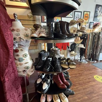 Bazar - Women's Clothing Near Me - Palm Springs, California