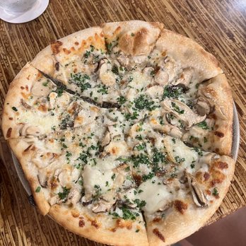 Honu Oceanside - Humakua Mushrooms pizza - Seafood Near Me - Lahaina, Hawaii Honu Oceanside - Humakua Mushrooms pizza - Seafood Near Me - Lahaina, Hawaii