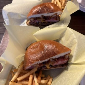 Indiego Tasting House - Western Burger - American Near Me - Bishop, California Indiego Tasting House - Western Burger - American Near Me - Bishop, California