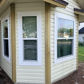 First Coast Contracting - This is the siding part of the work. The windows were placed by Reunity. - Damage Restoration Near Me - Jacksonville, Florida