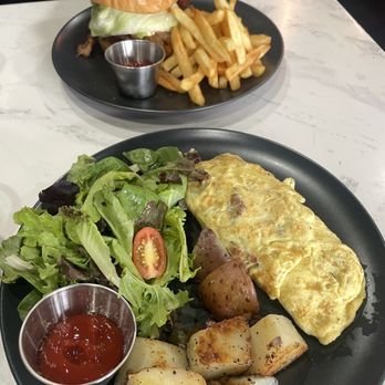 Mexique cafe - Omelette with Home Fries and Classic Burger with caramelized onions - French Near Me - Brooklyn, New York