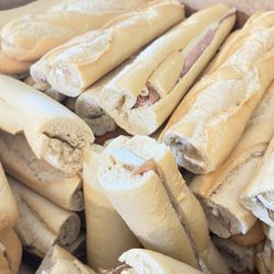 Le Petit Pain - Sandwiches with cheeses and meats