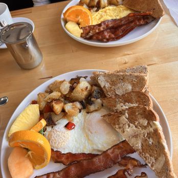 Lucia Middle Island - The "Skillet" - Salvadoran Near Me - Middle Island, New York