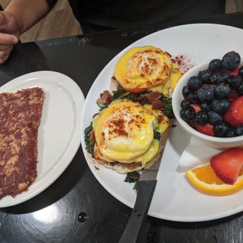 Sweet E's Cafe - Veggie Benny, add bacon. Swap side with fruits. Side corned beef hash. - Cafes Near Me - Honolulu, Hawaii