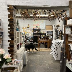 310 Peddlers - Inside store, looking into workshop