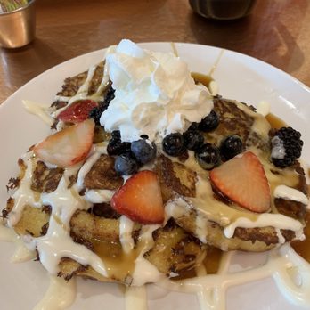 Another Broken Egg Cafe - cinnamon roll french toast - Cafes Near Me - Lake Mary, Florida
