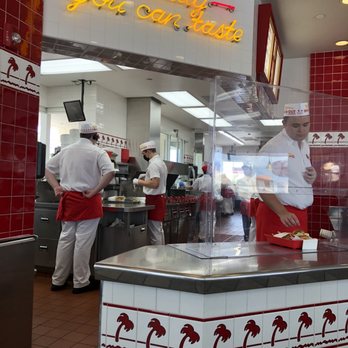 In-N-Out Burger - ows a chef preparing food - Burgers Near Me - Tucson, Arizona