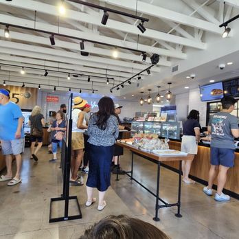 85°C Bakery Cafe-Arrowhead Ranch - Bakeries Near Me - Glendale, Arizona