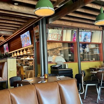 LOCAL Public Eatery - The Woodlands - Cocktail Bars Near Me - The Woodlands, Texas