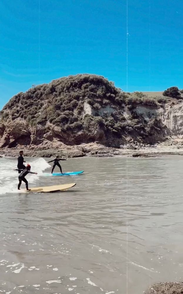Van Curaza Surf School Logo