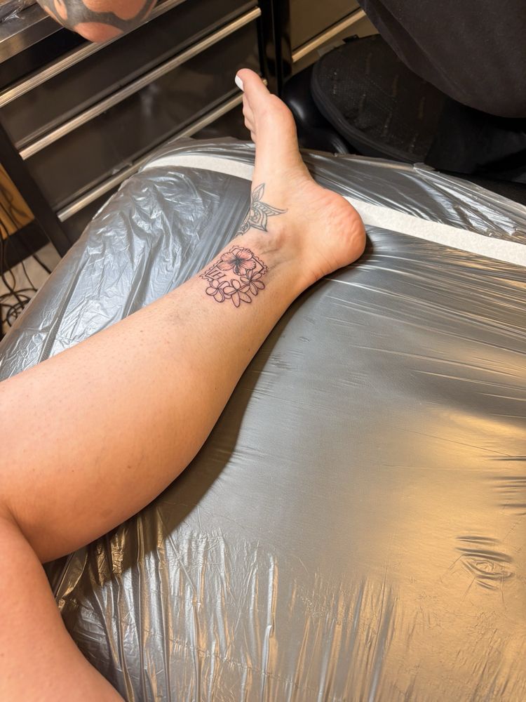 Monarch Tattoo Studio Logo