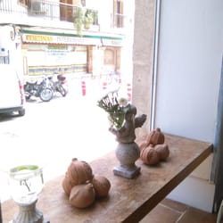 Las Bairetas - Detalle que nos transportó olfativamente a Florencia: terracotas de granada de la farmacia de Sta.M.Novella :)