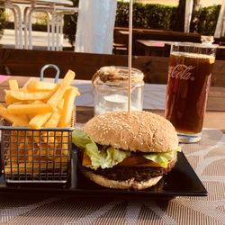 Sternen - Ab dem Frühling 2018 gibt es bei schönem Wetter frisch gegrillte Burger. Selbst zusammengestellt und genau nach deinem Geschmack!