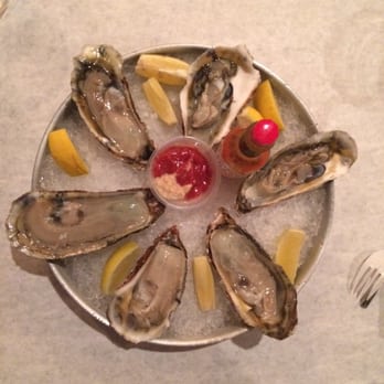 Holly Crab - "Duxbury oysters" ... pretty sure these were not. - Seafood Near Me - Boston, Massachusetts Holly Crab - "Duxbury oysters" ... pretty sure these were not. - Seafood Near Me - Boston, Massachusetts