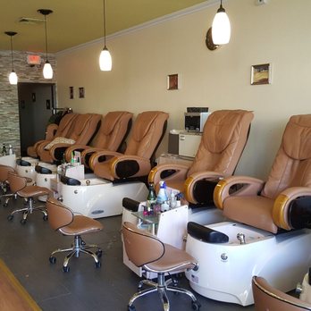 Queenie Nail Spa - Pedicure chairs, relaxing - Nail Salons Near Me - Hampton Bays, New York