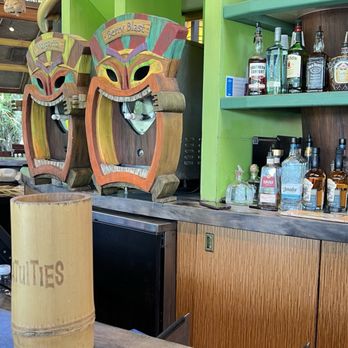 Dancing Dragons Boat Bar - Bar area - Cocktail Bars Near Me - Orlando, Florida