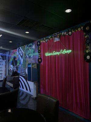 VISIONS EATERY & LOUNGE by null