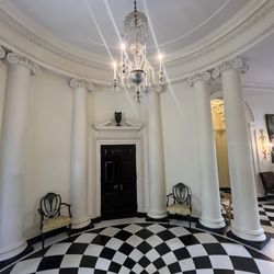 Swan House