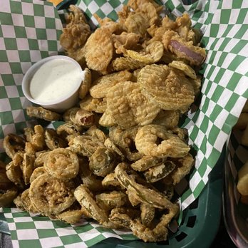 Richardson Bar & Grill - Fried appetizers basket - Dive Bars Near Me - Richardson, Texas Richardson Bar & Grill - Fried appetizers basket - Dive Bars Near Me - Richardson, Texas