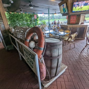 Flanigan's - Weston - Exterior seating area - American Near Me - Weston, Florida