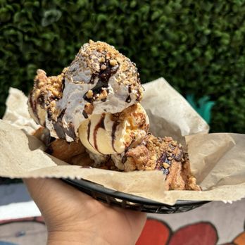 Azucanela - Sundae - Desserts Near Me - Lomita, California Azucanela - Sundae - Desserts Near Me - Lomita, California
