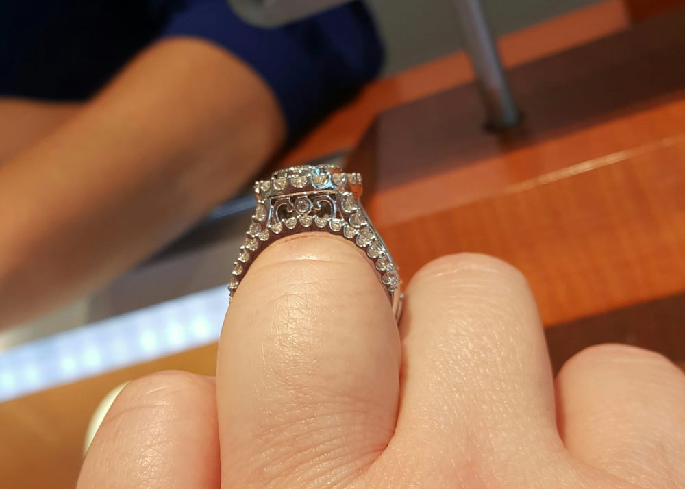 ZALES JEWELERS Updated August 2024 19 Reviews 1335 E Whitestone