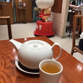 鼎泰豐 - Complimentary tea & Cute mascot at the enterance - Taiwanese Near Me - Hong Kong, HK 鼎泰豐 - Complimentary tea & Cute mascot at the enterance - Taiwanese Near Me - Hong Kong, HK