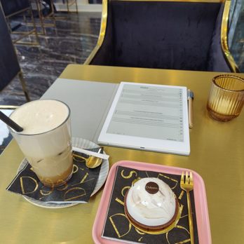 Delysees - Desserts Near Me - Toronto, Ontario