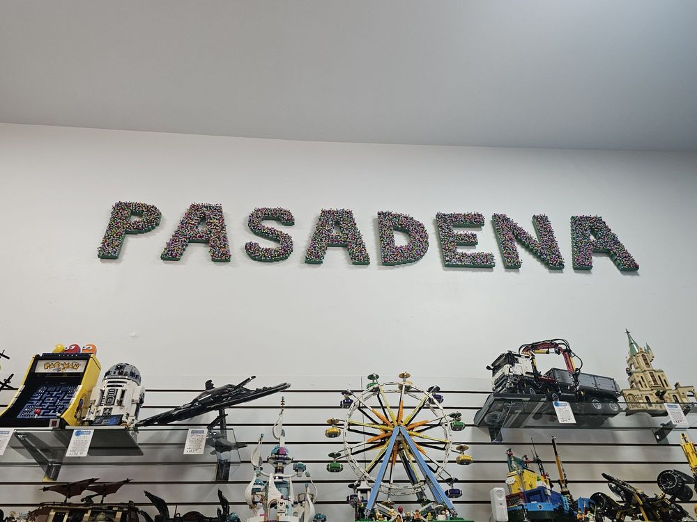 Bricks & Minifigs Pasadena