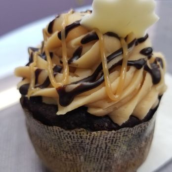Frederick's Pastries - Bakeries Near Me - Amherst, New Hampshire