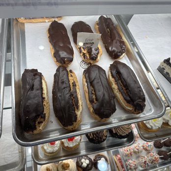 Dana's Cake Shoppe - Eclairs - Cupcakes Near Me - Leesburg, Virginia