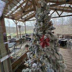 Twisted Vine Family Vineyard - Beautiful holiday decorations.