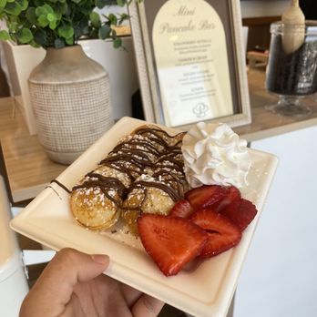 Delicious Mini Pancakes Catering - Mini pancakes - Desserts Near Me