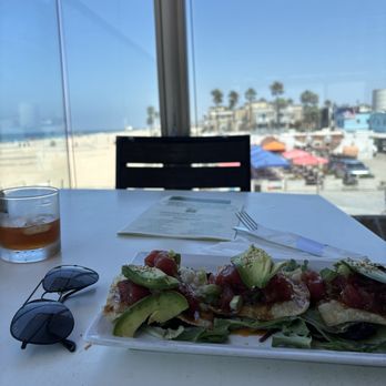Hennessey's Tavern - Lunch - Irish Near Me - Hermosa Beach, California Hennessey's Tavern - Lunch - Irish Near Me - Hermosa Beach, California