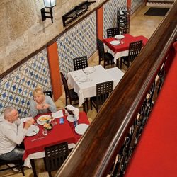 Restaurante Abadia do Porto - From the mezzanine seating up a partial flight of stairs, you can see below ... for one, I learned they were having fish and did so as well
