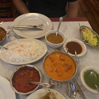 Ayna Agra Indian Restaurant - Chicken tikka masala, chicken vindaloo, garlic naan (but not shown in the photo) - Indian Near Me - Bayside, New York