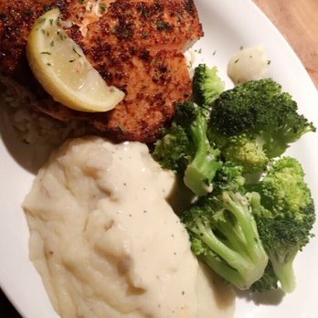 Cheddar's Scratch Kitchen - Blackened Salmon - American Near Me - Garland, Texas