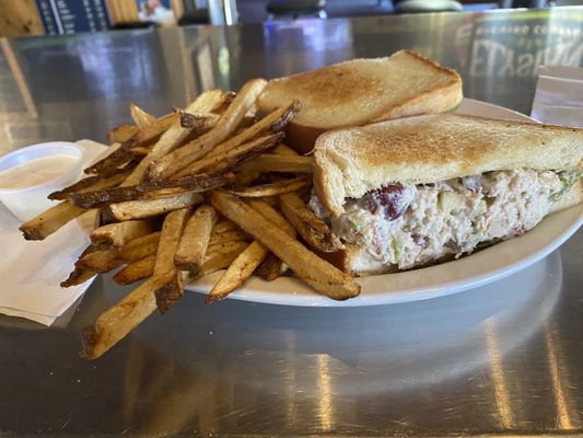 Pour House Bar & Grill by null