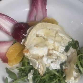 The Windsor Castle - Goat cheese salad - Pubs Near Me - London, XGL The Windsor Castle - Goat cheese salad - Pubs Near Me - London, XGL