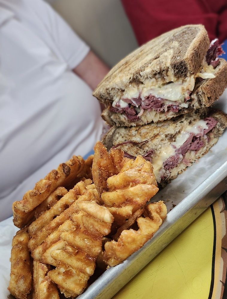 Twisted Tiki Sports Bar & Pizzeria Image