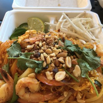 Cookin' Crab - Shrimp pad thai but they dont use the flat noodles, they use the thinner glass noodles. - Vietnamese Near Me - Fullerton, California Cookin' Crab - Shrimp pad thai but they dont use the flat noodles, they use the thinner glass noodles. - Vietnamese Near Me - Fullerton, California