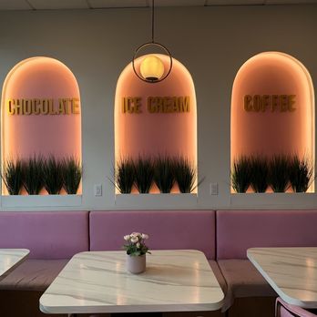 Chocolatte - Sitting area welcomes you! - Ice Cream & Frozen Yogurt Near Me - Buena Vista, Colorado