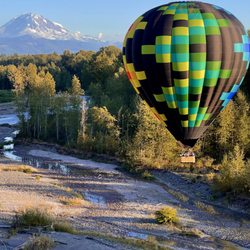 Seattle Ballooning - Our hot air balloon rides often take passengers at tree top level down the White River and Green River.
