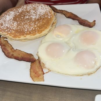 Egg House - 2+2 Breakfast - Breakfast & Brunch Near Me - Arlington Heights, Illinois Egg House - 2+2 Breakfast - Breakfast & Brunch Near Me - Arlington Heights, Illinois