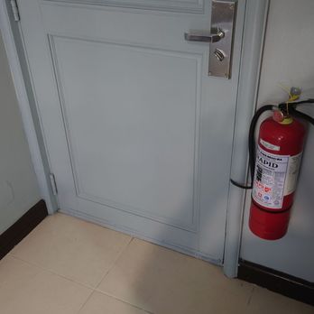 Crosswinds - Random placement of fire extinguisher. - Hotels Near Me - Tagaytay City, CAV